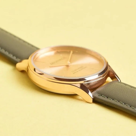 Monroé Classique Watch in Sunburst Solérose - Picture 4 of 5